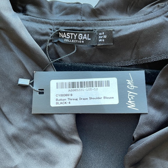 Corporate girl NASTY GAL BLACK DRAPE SHOULDER BLOUSE NWT - Picture 3 of 3